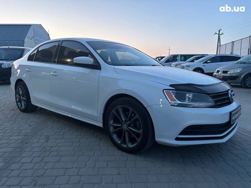 Volkswagen Jetta 2015 белый - фото 4