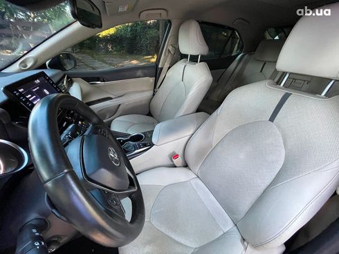 Toyota Camry 2022 белый - фото 37