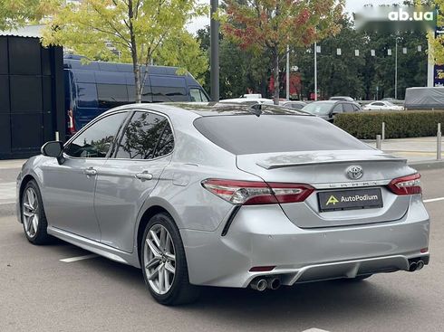 Toyota Camry 2018 - фото 8