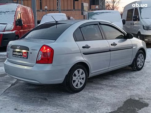 Hyundai Accent 2010 серый - фото 7