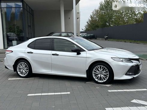 Toyota Camry 2018 - фото 3