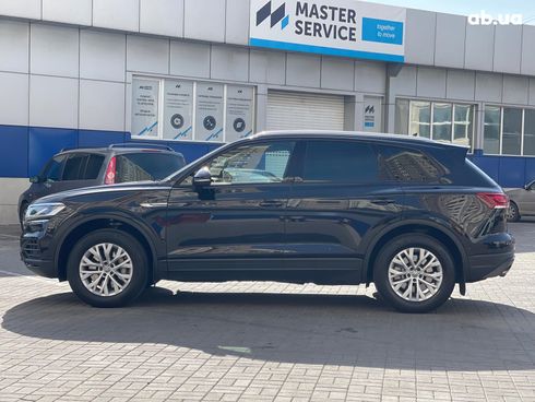 Volkswagen Touareg 2019 черный - фото 8