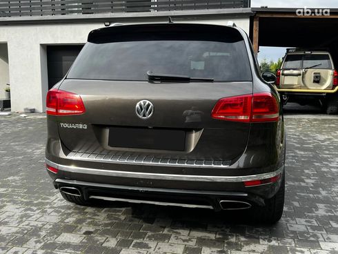 Volkswagen Touareg 2015 коричневый - фото 4