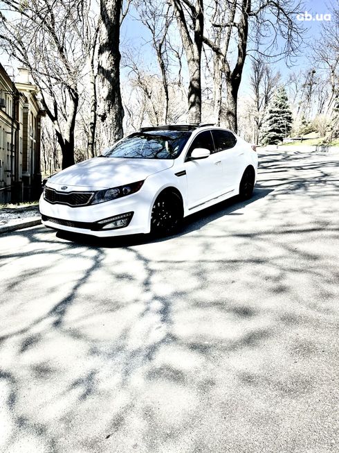 Kia Optima 2012 белый - фото 8