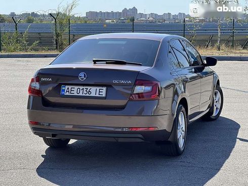 Skoda Octavia 2017 - фото 10