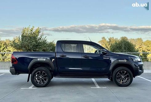 Toyota Hilux 2022 - фото 18