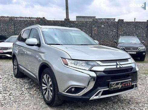Mitsubishi Outlander 2018 - фото 3