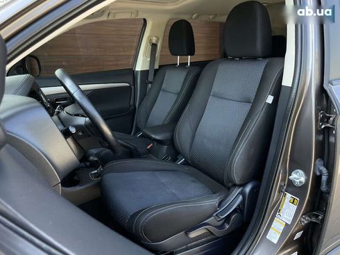 Mitsubishi Outlander 2016 - фото 25