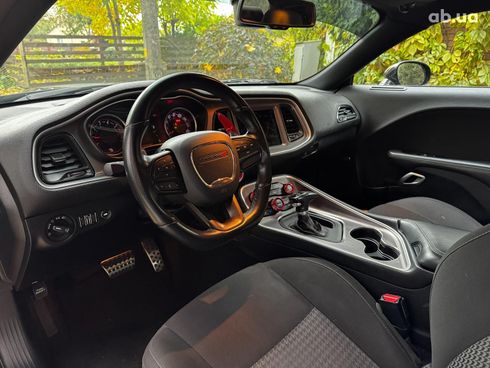 Dodge Challenger 2022 черный - фото 13