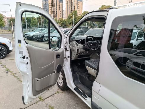 Renault Trafic 2014 белый - фото 18