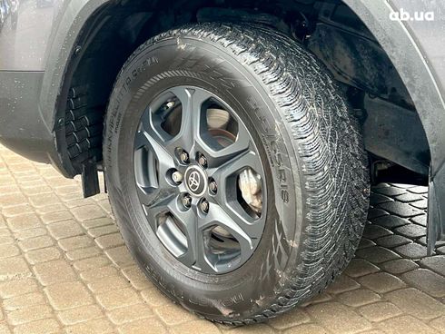 Toyota Land Cruiser 2022 серый - фото 15