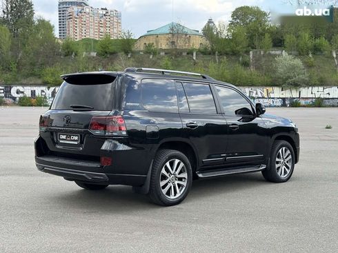 Toyota Land Cruiser 2017 - фото 7