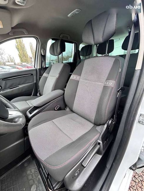 Renault Scenic 2012 - фото 16