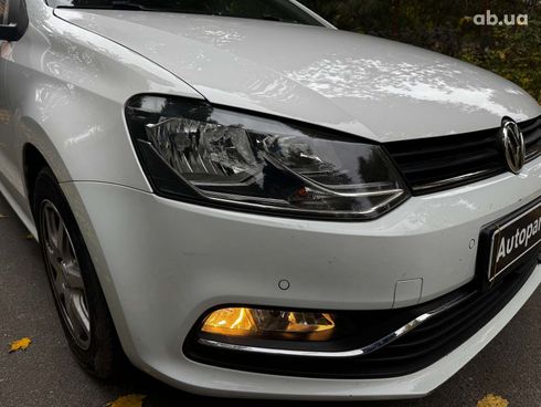 Volkswagen Polo 2015 белый - фото 4