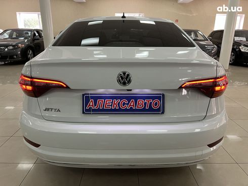 Volkswagen Jetta 2018 белый - фото 4