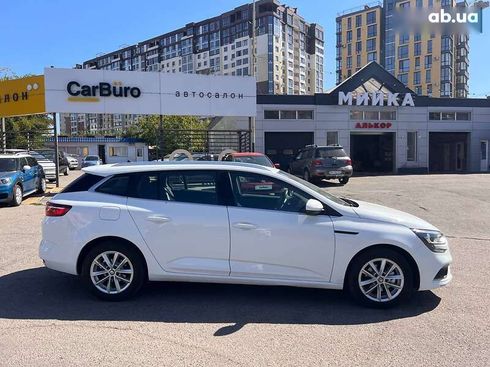 Renault Megane 2017 - фото 12