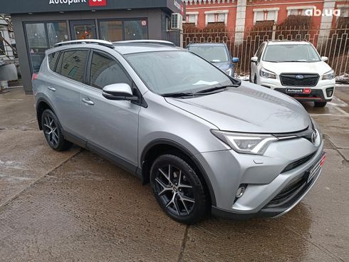 Toyota RAV4 2017 серый - фото 3