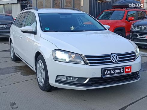 Volkswagen Passat 2012 белый - фото 10