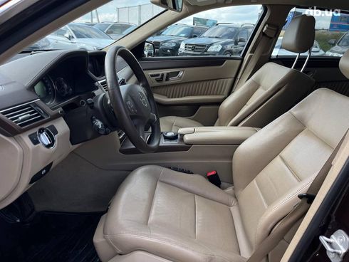 Mercedes-Benz E-Класс 2010 коричневый - фото 48