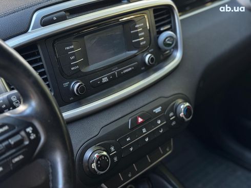 Kia Sorento 2016 серый - фото 15