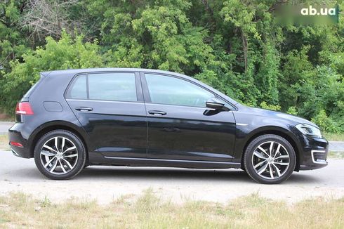 Volkswagen e-Golf 2020 - фото 12