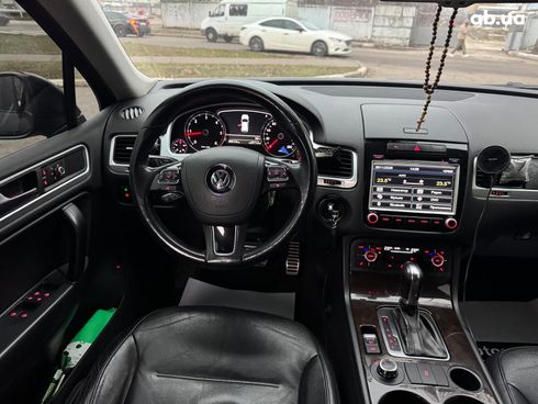 Volkswagen Touareg 2012 черный - фото 17