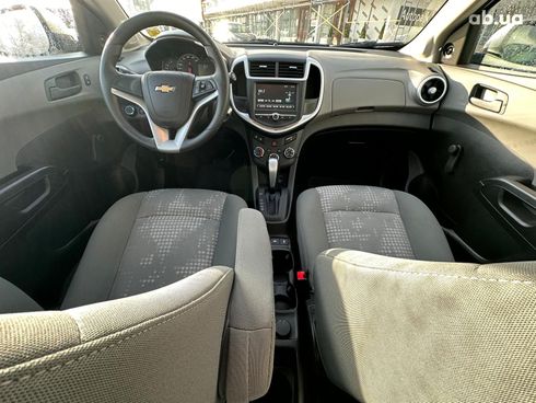 Chevrolet Sonic 2017 серый - фото 26