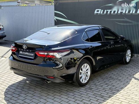 Toyota Camry 2021 - фото 16