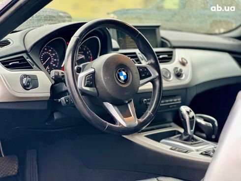 BMW Z4 2012 - фото 16