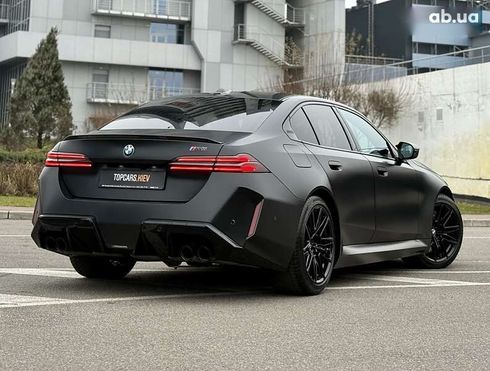 BMW M5 2024 - фото 17