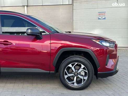 Toyota RAV4 2020 красный - фото 5