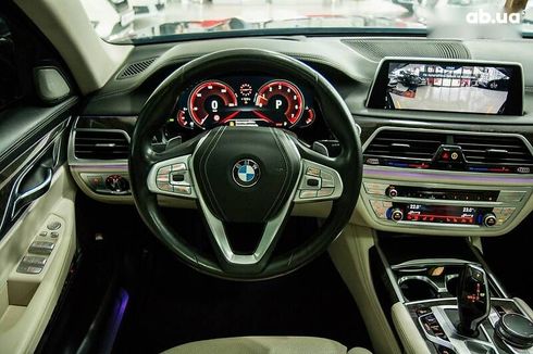 BMW 750 2015 - фото 14