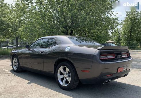 Dodge Challenger 2020 - фото 18