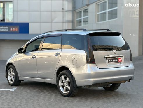 Mitsubishi Grandis 2007 серый - фото 12