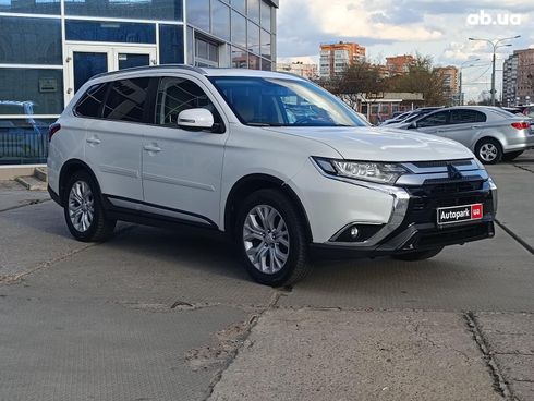 Mitsubishi Outlander 2015 белый - фото 10