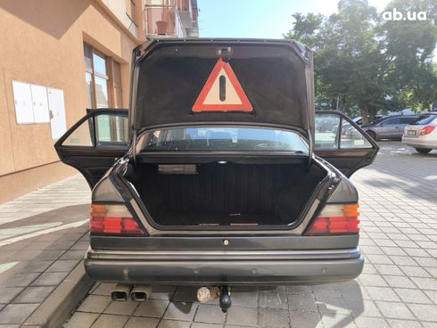 Mercedes-Benz E-Класс 1989 серый - фото 10