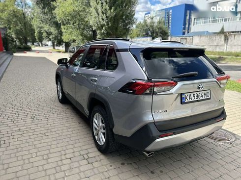 Toyota RAV4 2020 - фото 8