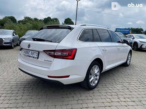 Skoda Superb 2019 - фото 8