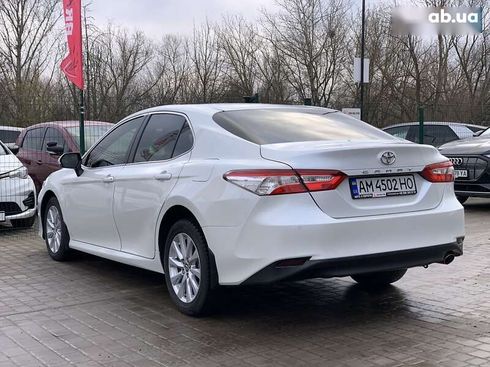 Toyota Camry 2019 - фото 19