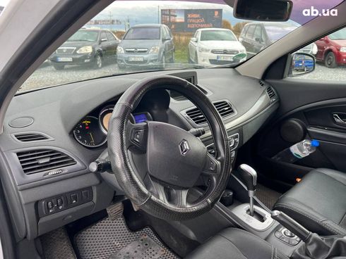 Renault Megane 2012 белый - фото 17