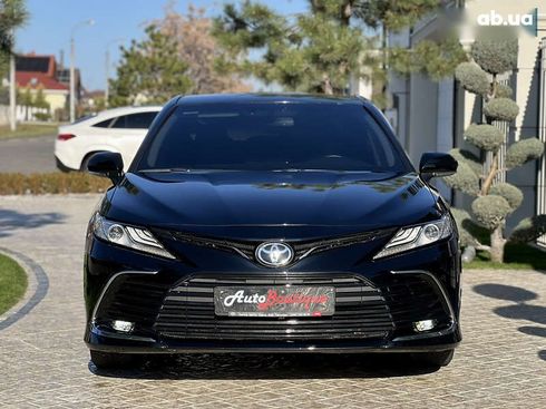 Toyota Camry 2021 - фото 2