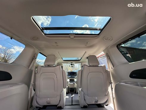 Chrysler Pacifica 2017 красный - фото 137