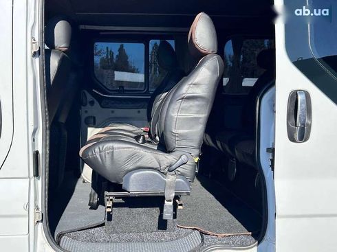 Renault Trafic 2011 - фото 26
