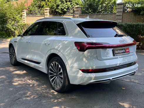 Audi E-Tron 2020 белый - фото 6