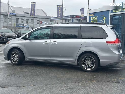 Toyota Sienna 2012 - фото 9