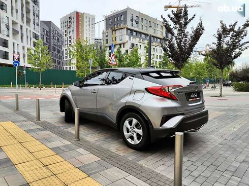 Toyota C-HR 2016 - фото 11