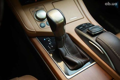 Lexus ES 2018 - фото 22