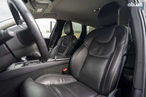 Volvo XC60 2018 - фото 20