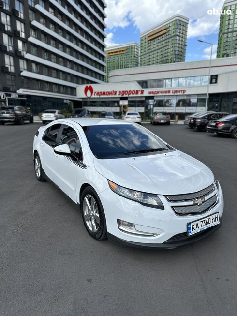 Chevrolet Volt 2015 белый - фото 8