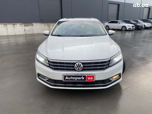 Volkswagen Passat 2018 белый - фото 2